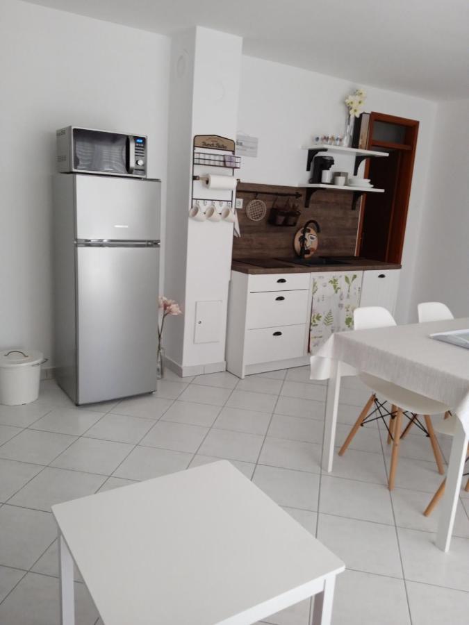 Apartmani More Komarna Eksteriør bilde