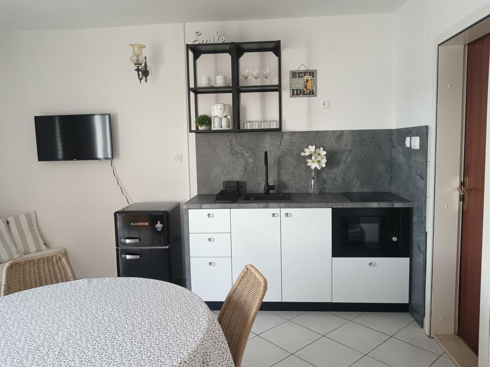 Apartmani More Komarna Eksteriør bilde