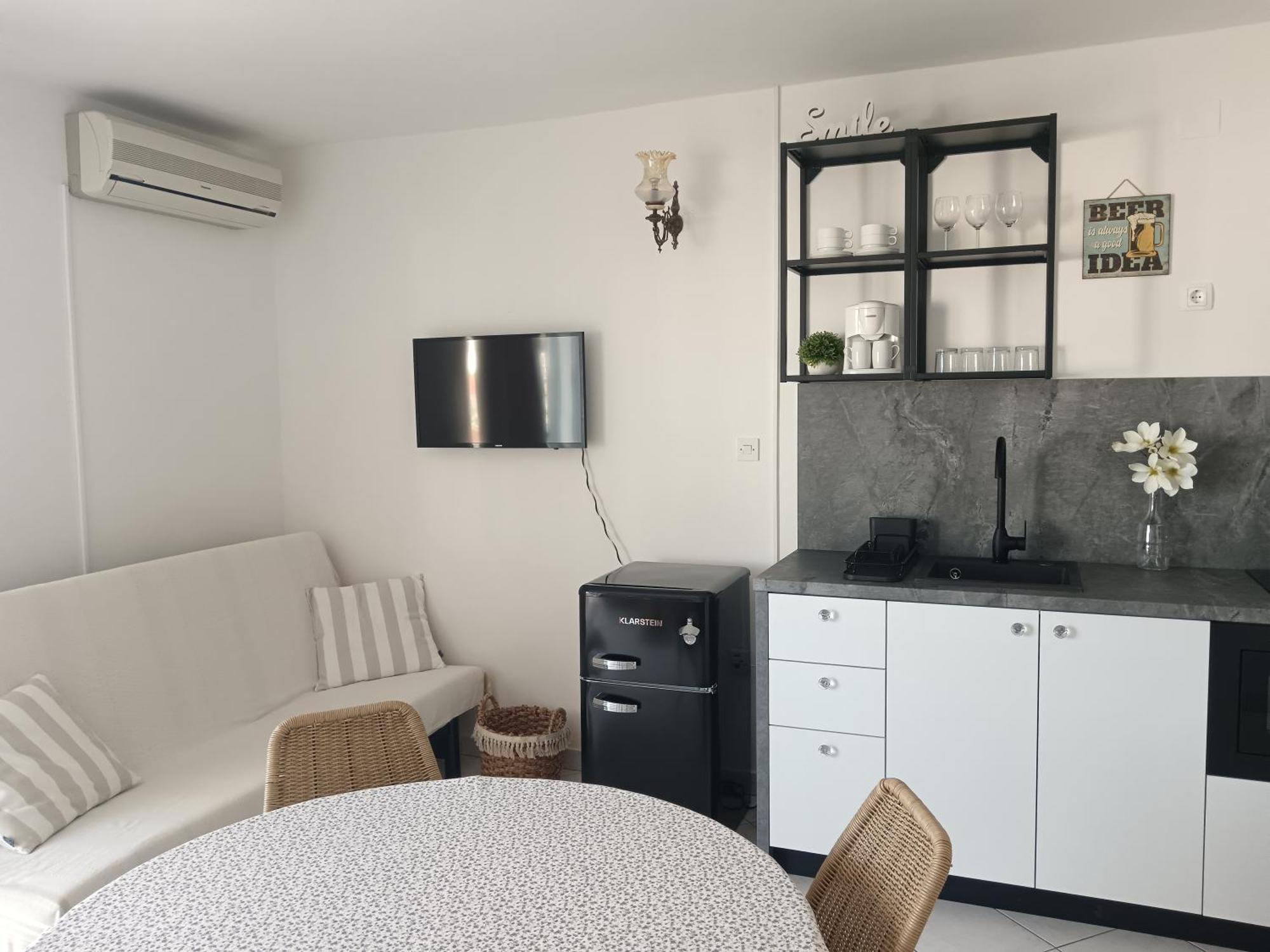 Apartmani More Komarna Eksteriør bilde